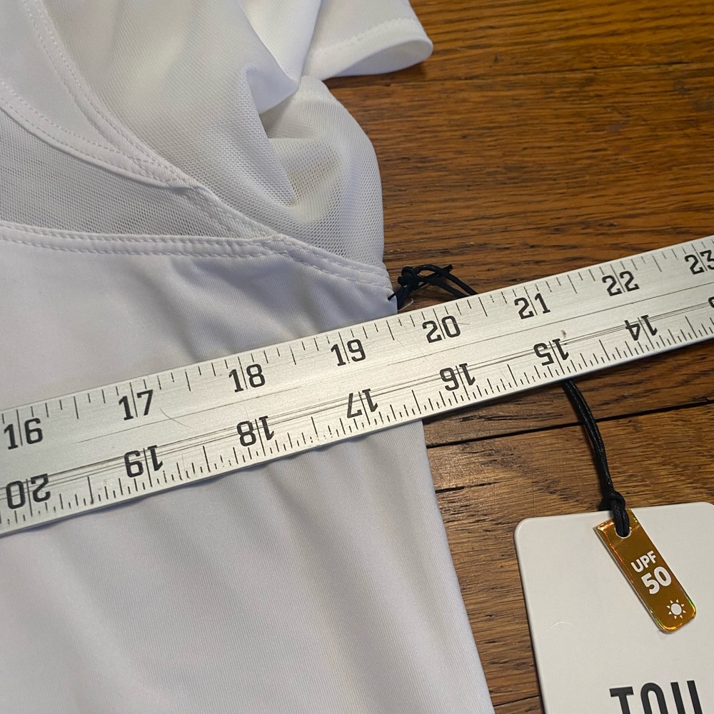 Tail women’s athletic top - size L - NWT - Picture 6 of 7